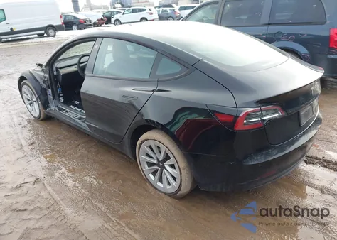 2021 Tesla Model 3 Long Range Dual Motor All-Wheel Drive z USA, uszkodzony, nr VIN 5YJ3E1EB5MF044548